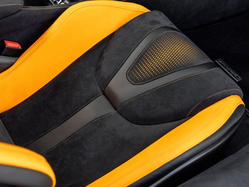 Used 2026 McLaren 750S Spider RWD image 37