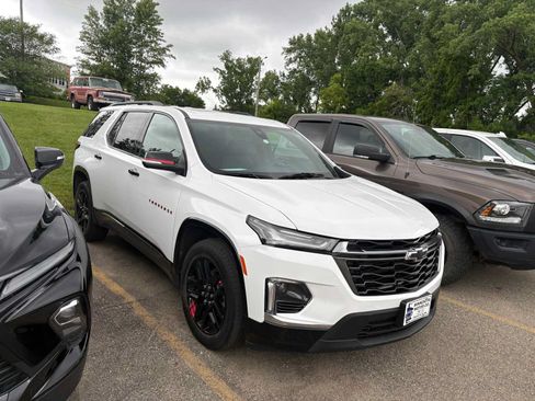 Used 2023 Chevrolet Traverse Premier w/ Redline Edition AWD/4WD image 2