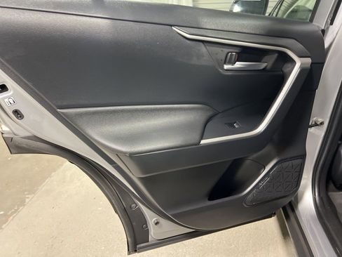 Used 2020 Toyota RAV4 XLE w/ Convenience Package image 20