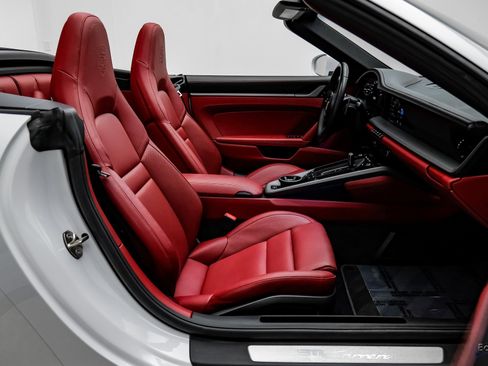 Used 2021 Porsche 911 Carrera 4 image 51