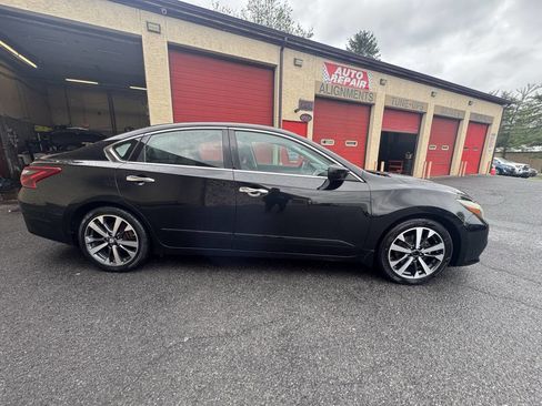 Used 2017 Nissan Altima 2.5 SR FWD image 9