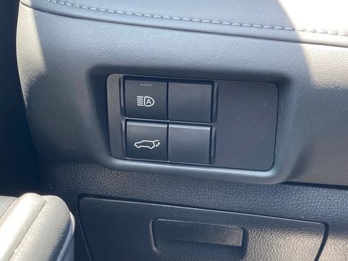 Used 2022 Toyota Highlander XLE FWD image 25
