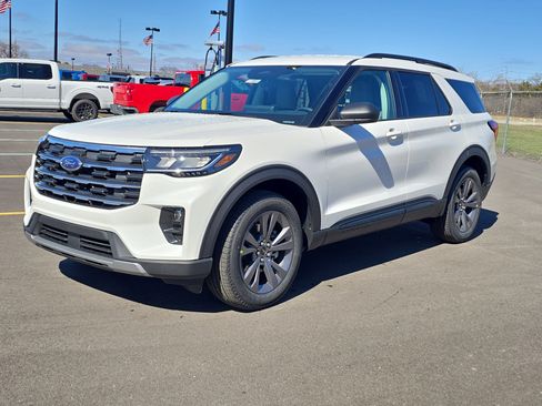 New 2026 Ford Explorer Active image 2