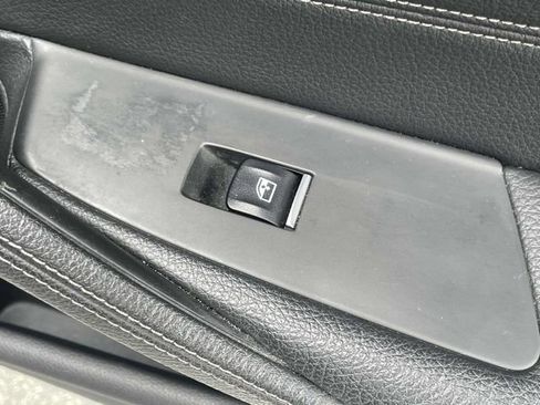 Used 2019 BMW 530i xDrive AWD/4WD image 18