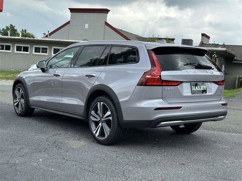 New 2026 Volvo V60 B5 Cross Country Plus w/ Protection Package Premier image 21