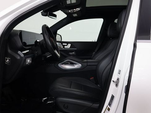 Used 2023 Mercedes-Benz GLS 450 4MATIC image 10