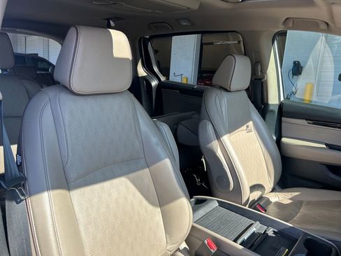 Used 2024 Honda Odyssey Elite image 13