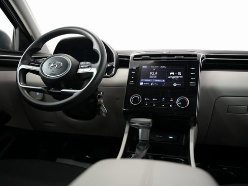 Used 2022 Hyundai Tucson SE image 10
