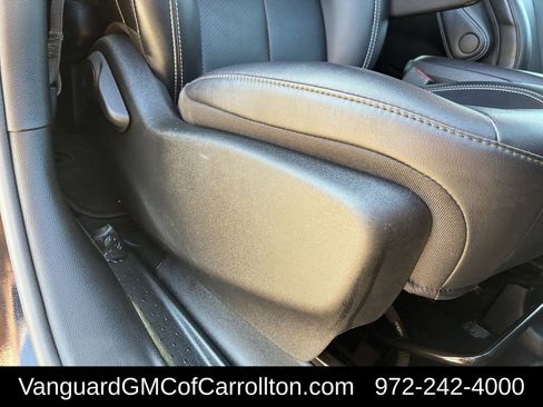 Used 2025 Chrysler Pacifica Select image 27