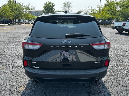 Used 2022 Ford Escape SE w/ SE Sport Appearance Package AWD/4WD image 4