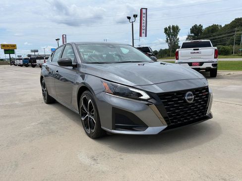 Used 2024 Nissan Altima 2.5 SR FWD image 4