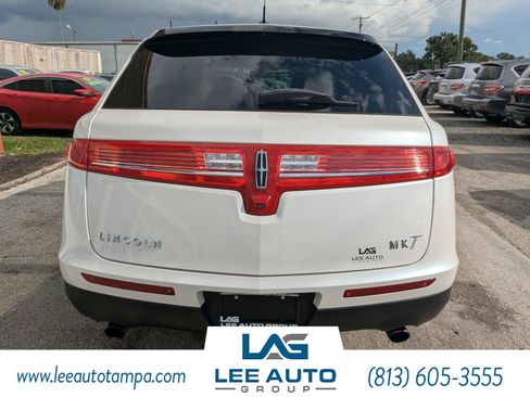 Used 2018 Lincoln MKT AWD image 5