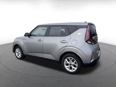 Used 2025 Kia Soul LX w/ LX Technology Package FWD image 10