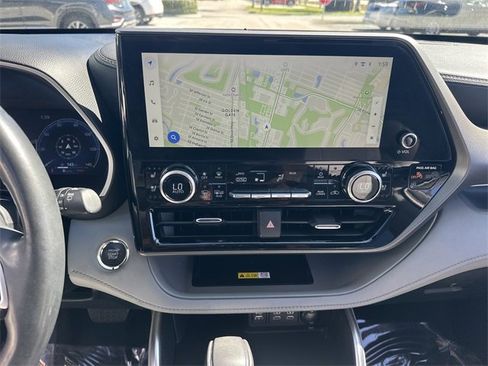 Used 2023 Toyota Highlander Limited image 22