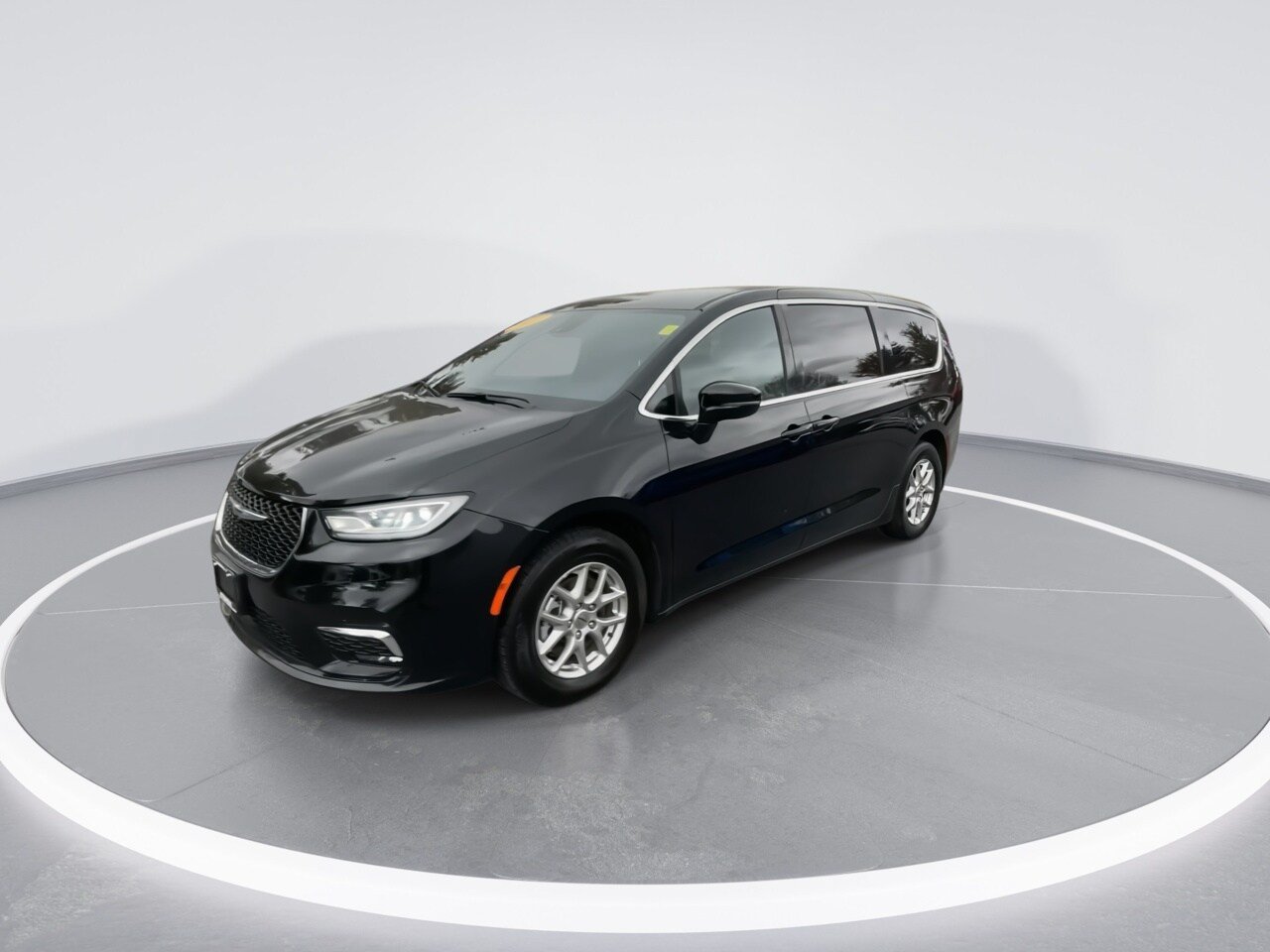 Used 2025 Chrysler Pacifica Select FWD image 7