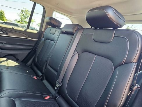 Used 2023 Jeep Grand Cherokee Limited w/ Luxury Tech Group II AWD/4WD image 24