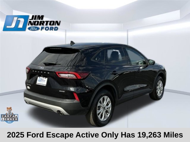Used 2025 Ford Escape Active w/ Cold Weather Package AWD/4WD image 4