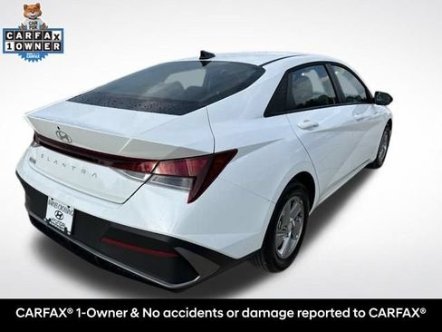 Used 2026 Hyundai Elantra SE FWD image 2