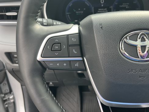 Certified 2024 Toyota Highlander Platinum AWD/4WD image 22
