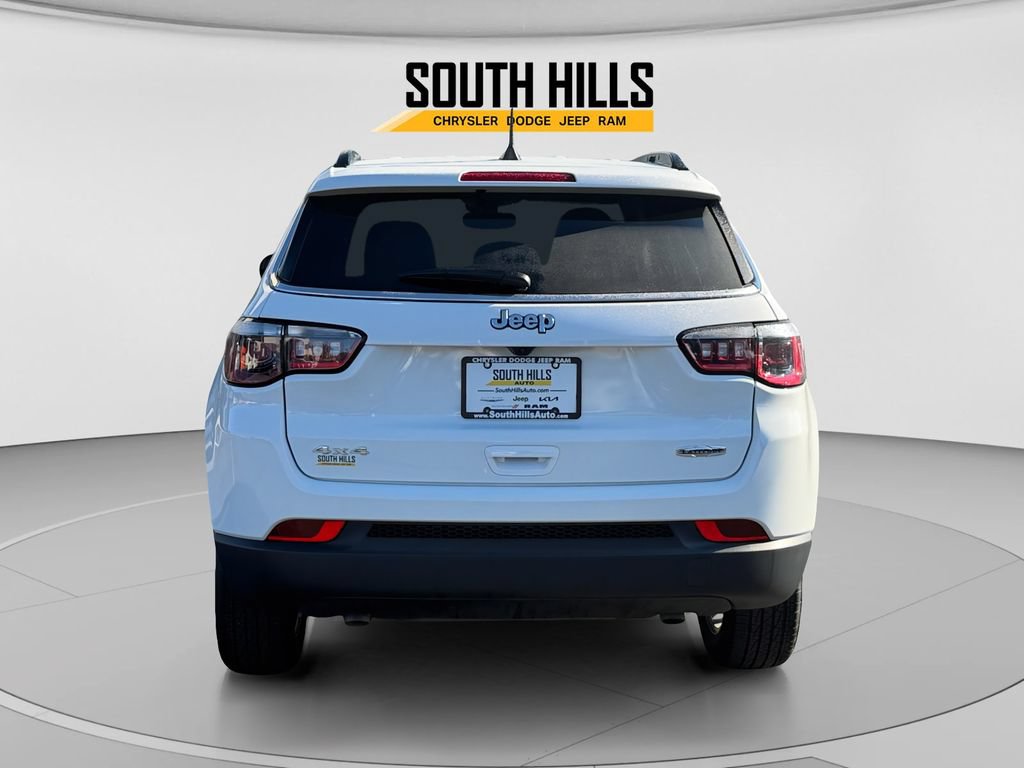 Used 2025 Jeep Compass Latitude AWD/4WD image 4