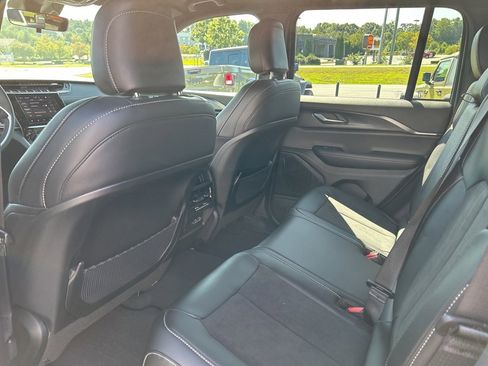 New 2025 Jeep Grand Cherokee Altitude image 18