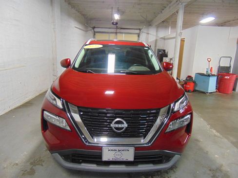 Used 2023 Nissan Rogue SV AWD/4WD image 3
