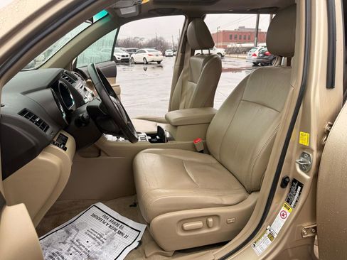 Used 2010 Toyota Highlander SE image 8