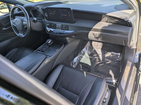 Used 2021 Lexus LS 500 w/ Accessory Package (Z2) image 29