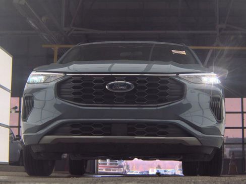 Used 2023 Ford Escape ST-Line w/ Tech Pack #1 image 4