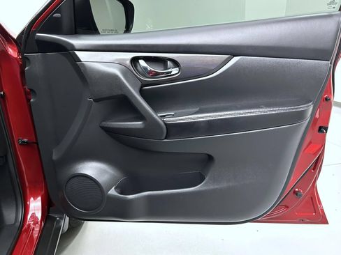 Used 2019 Nissan Rogue SV AWD/4WD image 16