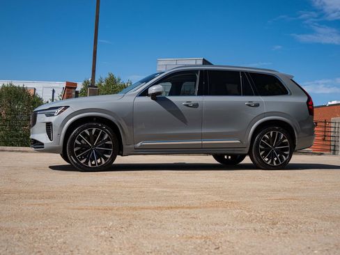 Certified 2025 Volvo XC90 B6 Plus AWD/4WD image 3