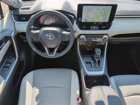 Used 2025 Toyota RAV4 Limited image 27