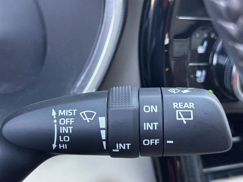 Used 2023 Toyota Highlander Limited image 21