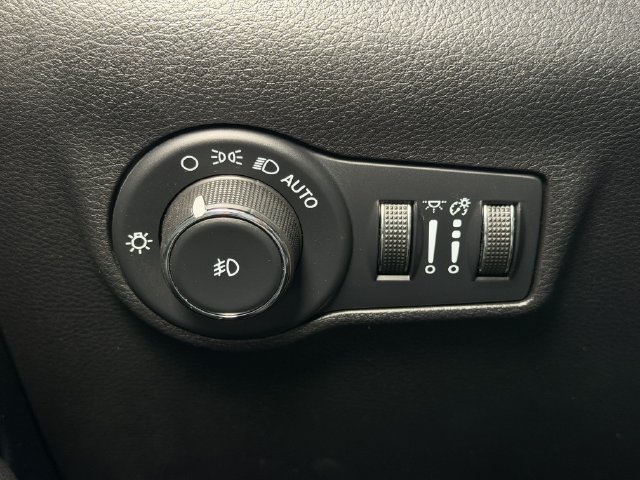 Used 2023 Jeep Compass Latitude w/ Convenience Group AWD/4WD image 22