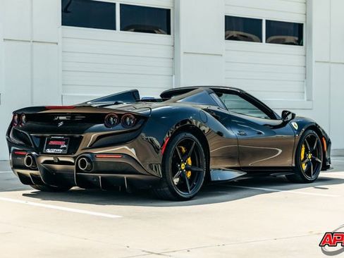 Used 2022 Ferrari F8 Tributo image 10