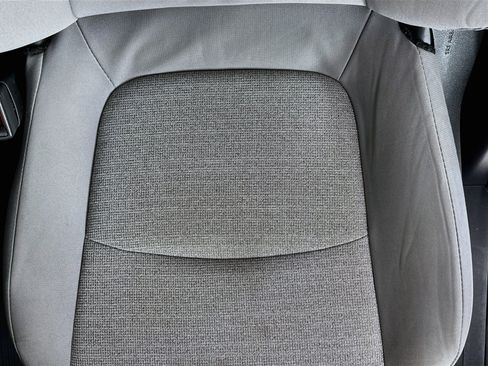 Certified 2025 Toyota Sienna LE FWD image 18