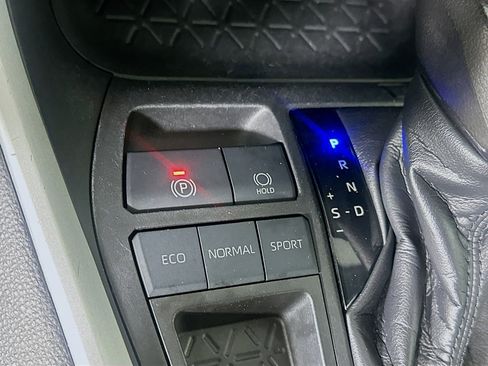 Used 2020 Toyota RAV4 LE w/ Carpet Mat Package image 24