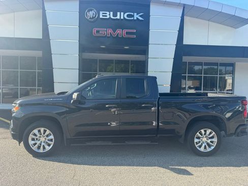 Used 2023 Chevrolet Silverado 1500 Custom image 2