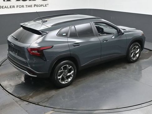 New 2026 Chevrolet Trax LT w/ LT Convenience Package FWD image 18