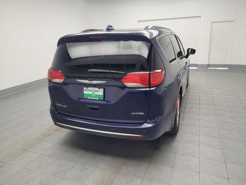 Used 2017 Chrysler Pacifica Limited FWD image 7