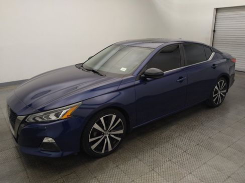 Used 2019 Nissan Altima 2.5 SR w/ SR Premium Package FWD image 2