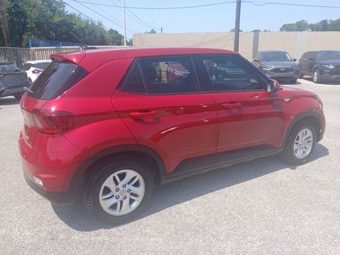 Used 2023 Hyundai Venue SE w/ Cargo Package FWD image 7