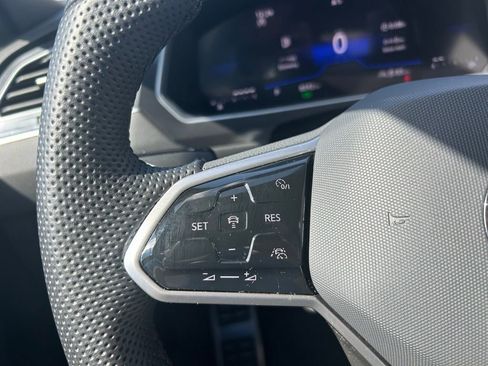 Used 2024 Volkswagen Tiguan SE R-Line image 20