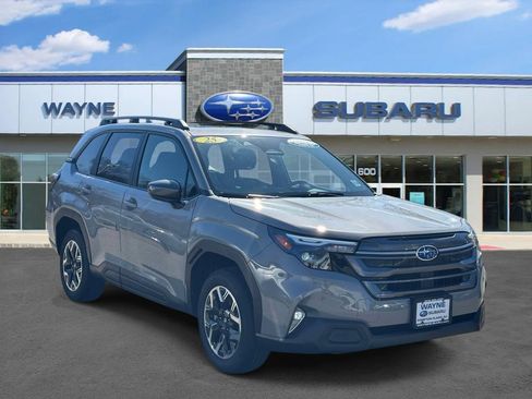 Used 2025 Subaru Forester Premium AWD/4WD image 1