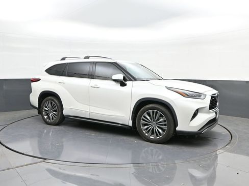 Used 2020 Toyota Highlander Platinum image 17