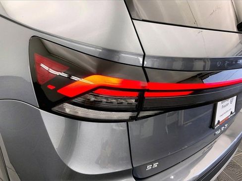 Used 2025 Volkswagen Taos SE w/ Panoramic Sunroof Package image 29