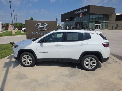 Used 2024 Jeep Compass Latitude AWD/4WD image 8