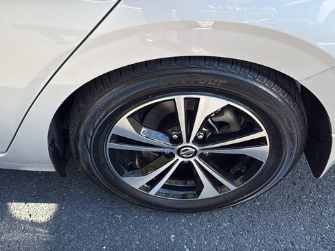 Certified 2022 Nissan Sentra SV FWD image 21