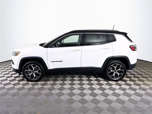 Used 2025 Jeep Compass Limited AWD/4WD image 9