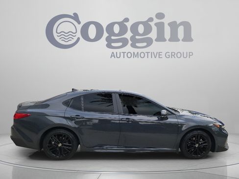 Used 2026 Toyota Camry SE FWD image 4